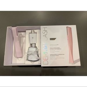 DERMAFLASH Luxe Anti-aging Dermaplaning Device